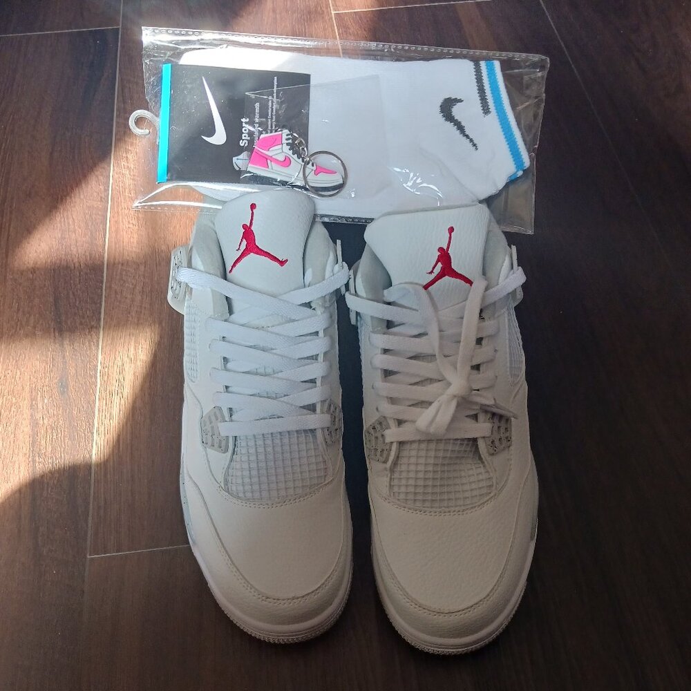Air Jordan 4 Retro sneakers